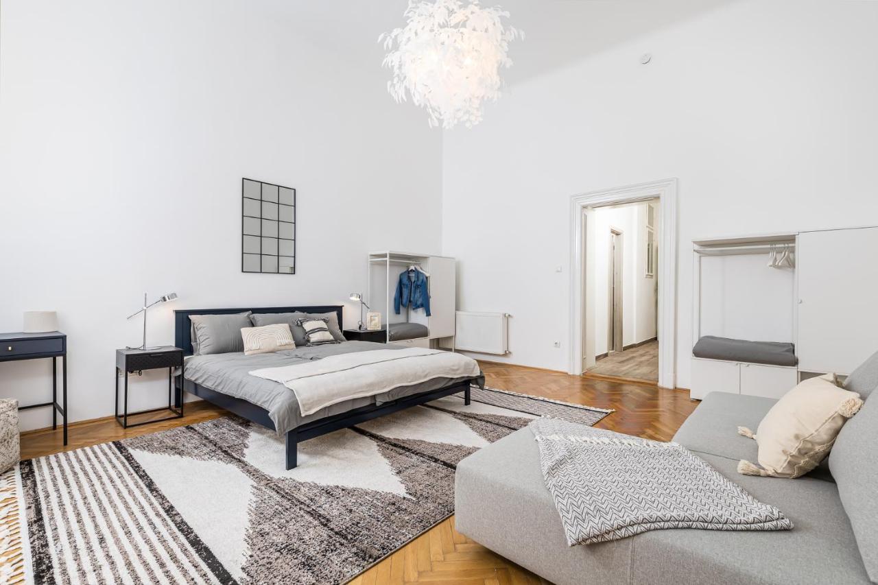 City Center Apartment With Balcony Будапеща Екстериор снимка