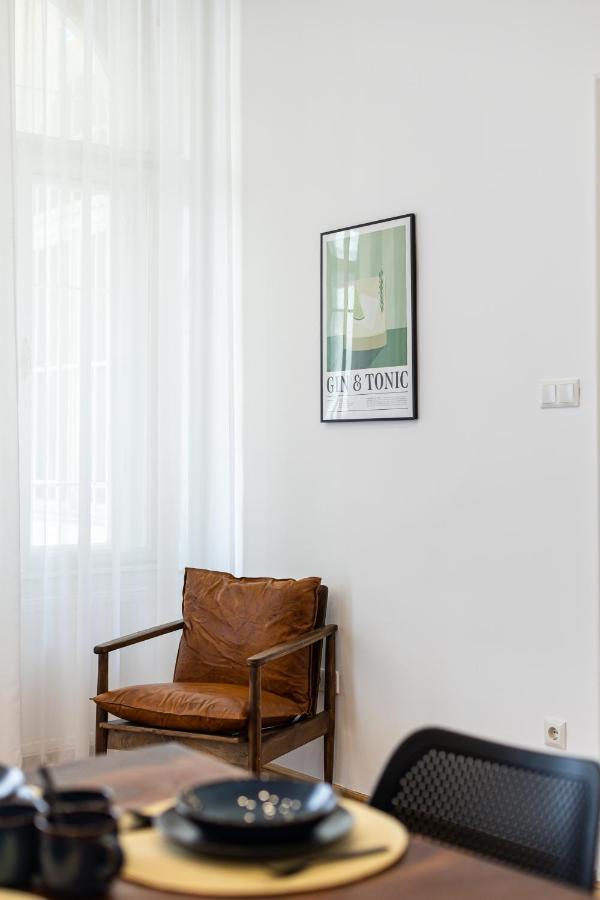 City Center Apartment With Balcony Будапеща Екстериор снимка