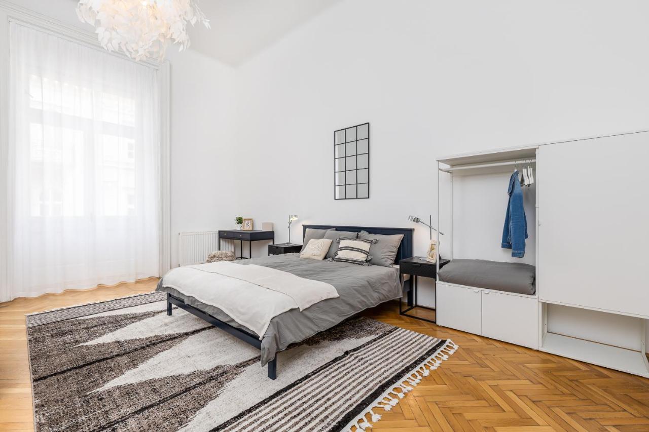 City Center Apartment With Balcony Будапеща Екстериор снимка